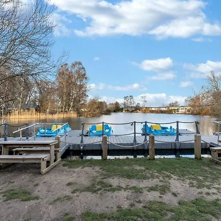 Tattershall Lakes: Sally'S Superior Stay Exterior photo