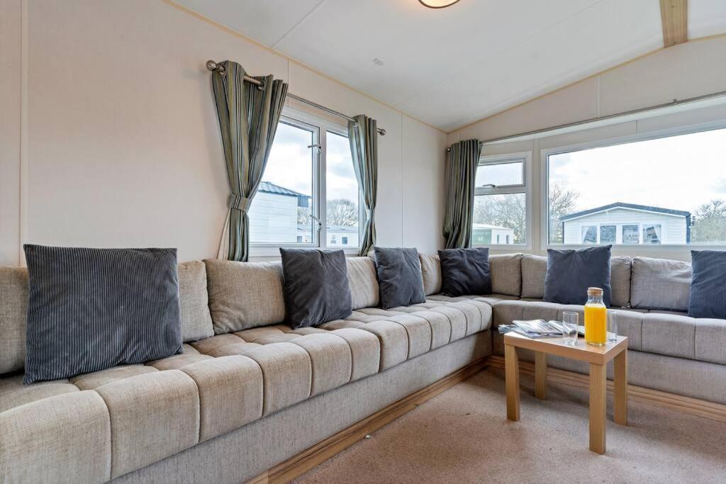 Lakes: Sally's Superior Tattershall
